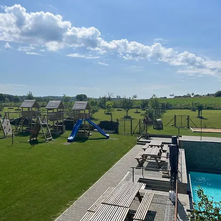 House Noyer בית נופש *